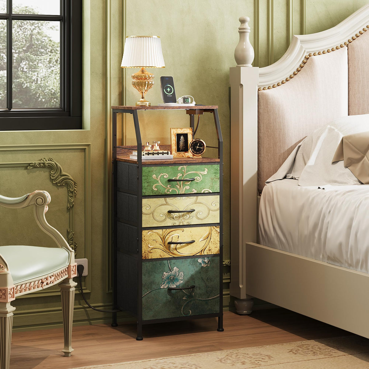 4 Drawer Dresser with Charging Station and Led Light S322028