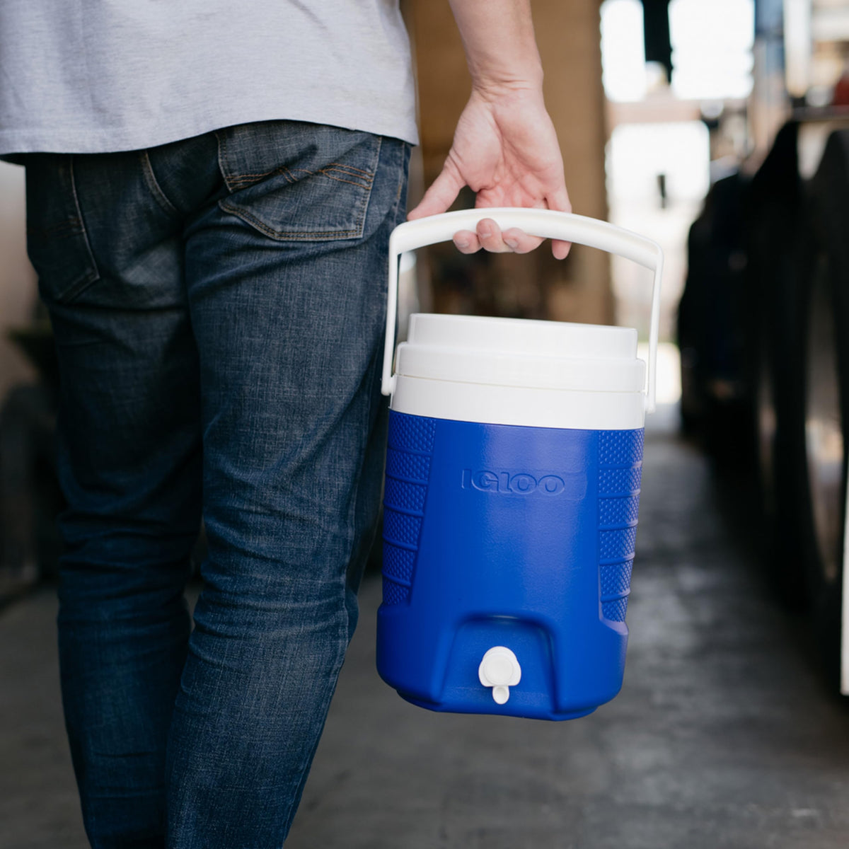 2 Gallon Insulated Portable Beverage Dispenser U481563